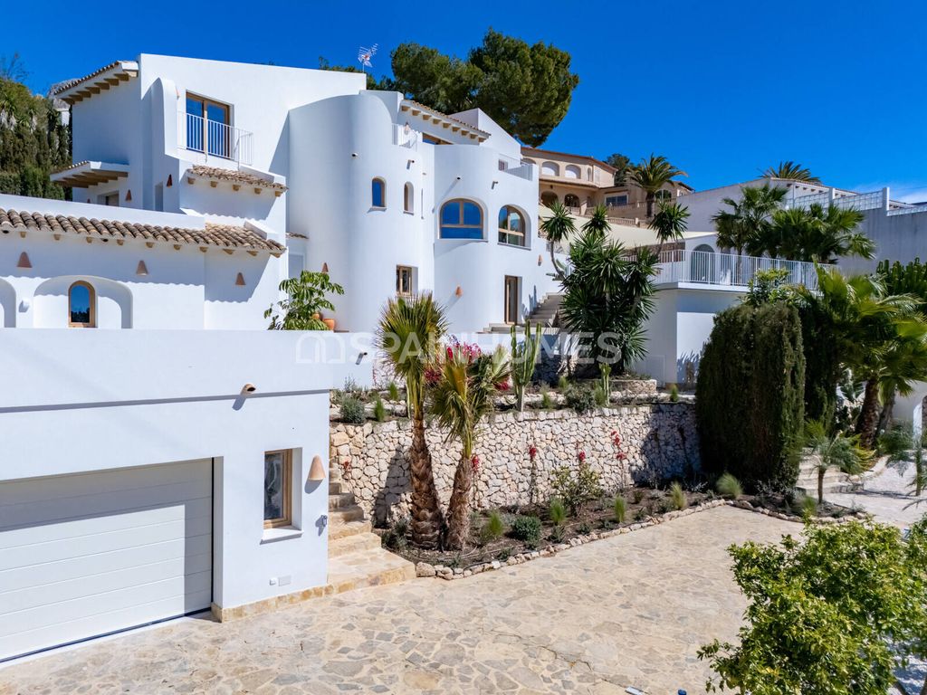 Property photo 1 of 77