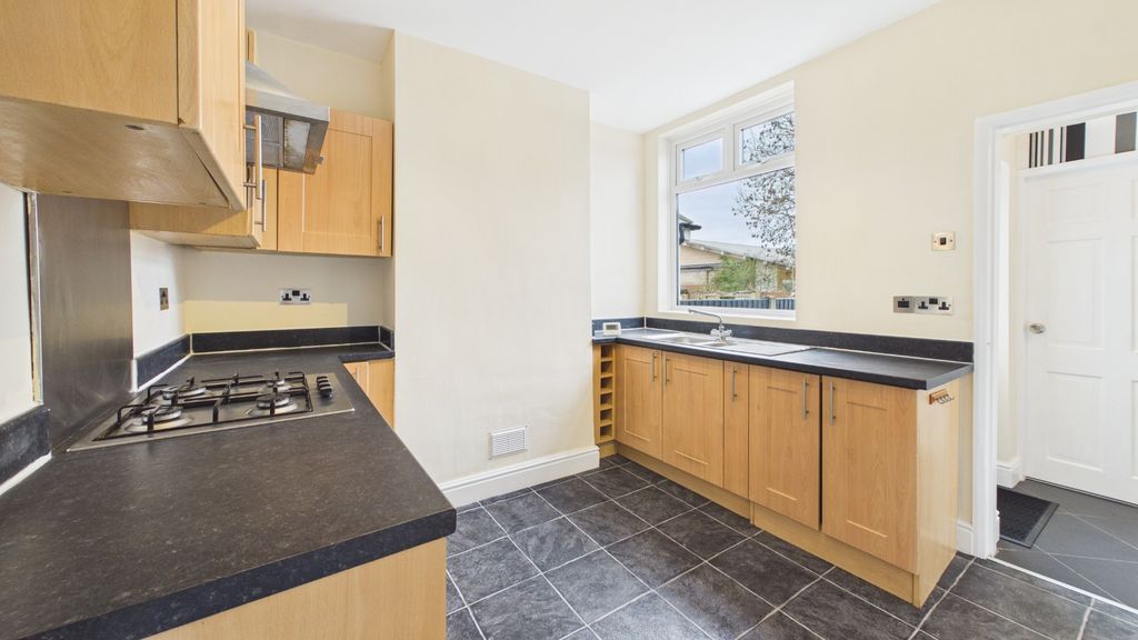 Property photo 3 of 12 4995177