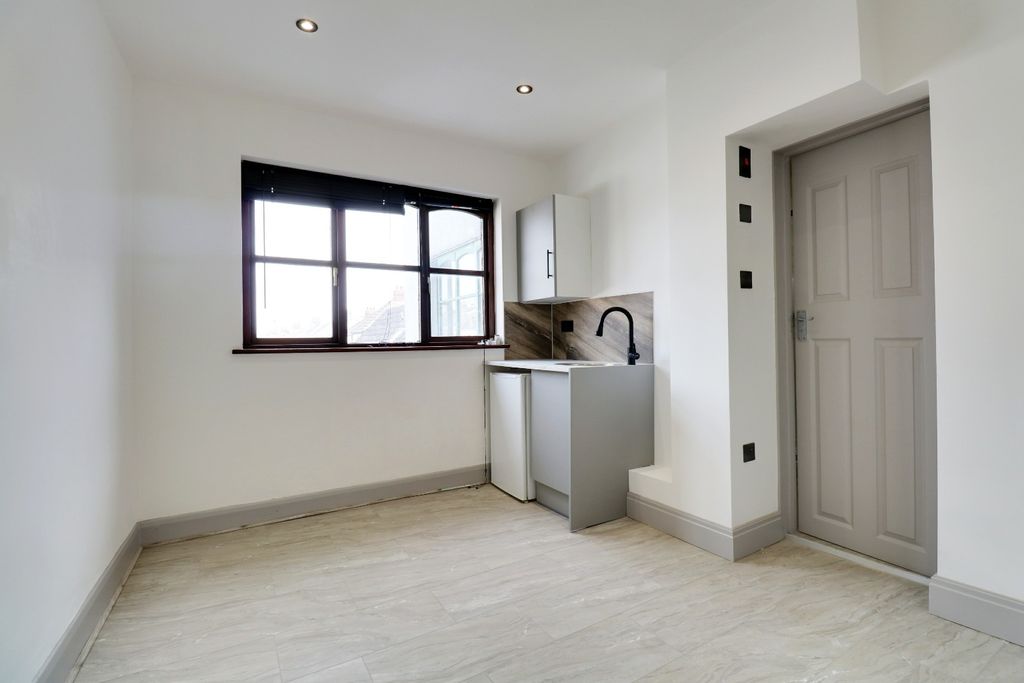 Property photo 2 of 9 5154151
