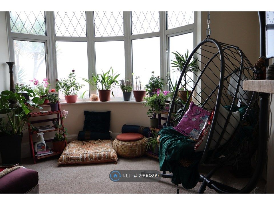 Property photo 2 of 6 Lounge