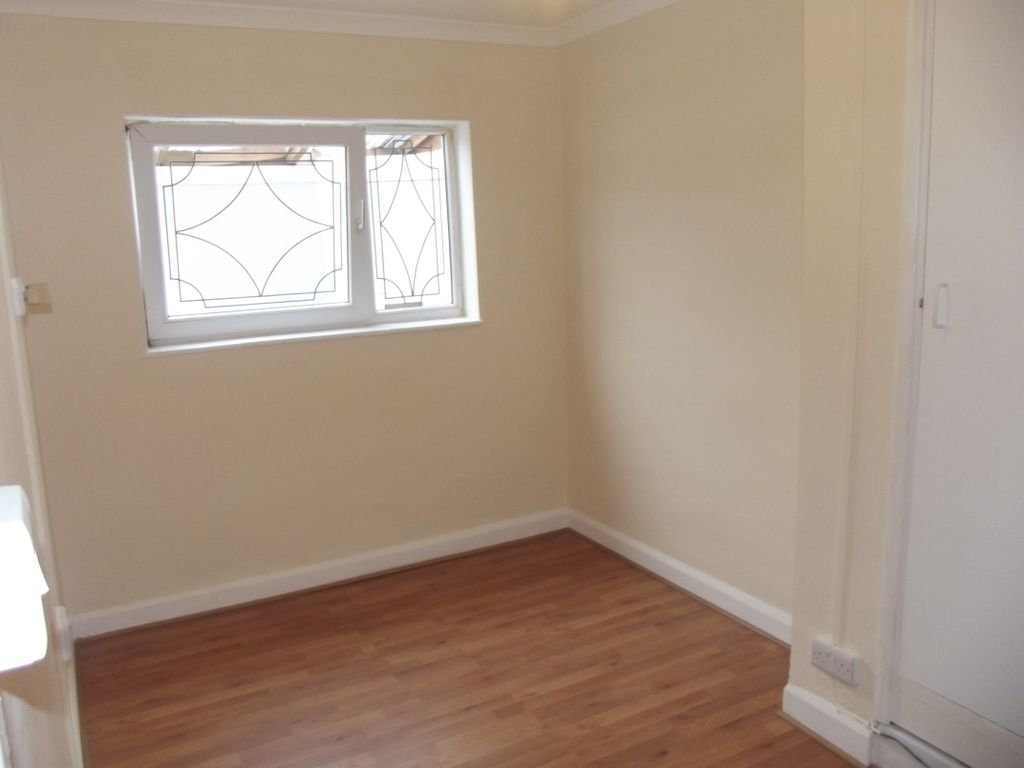 Property photo 3 of 6 Living Area