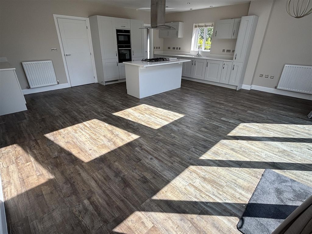 Property photo 2 of 24 Open Plan Living/Dining Kitchen