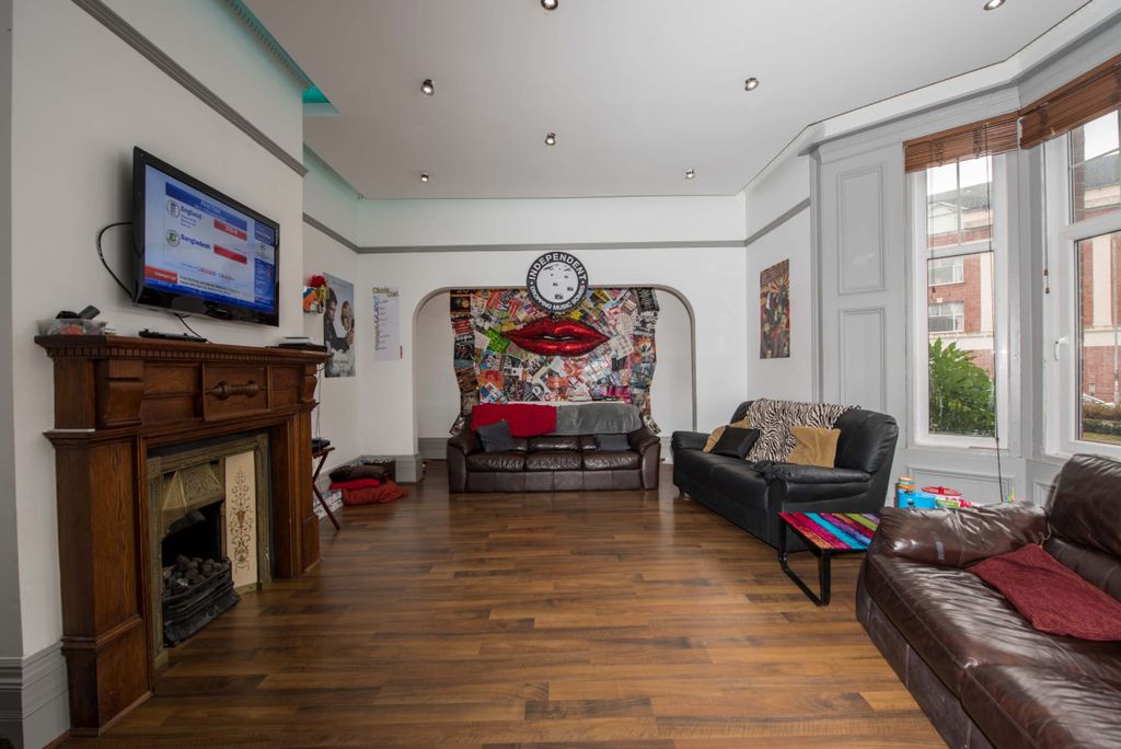 Property photo 2 of 9