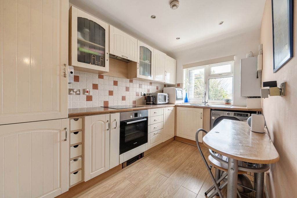 Property photo 2 of 11 Kitchen
