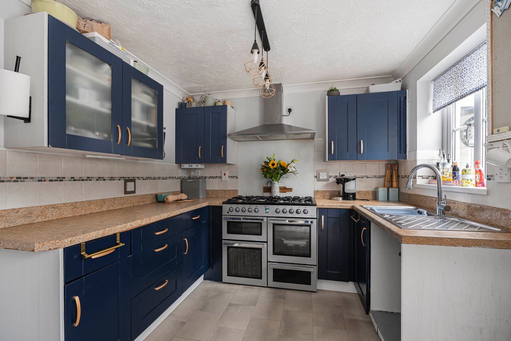 Property photo 3 of 23