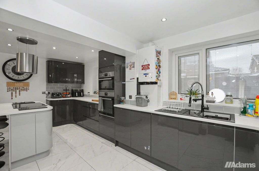 Property photo 3 of 32