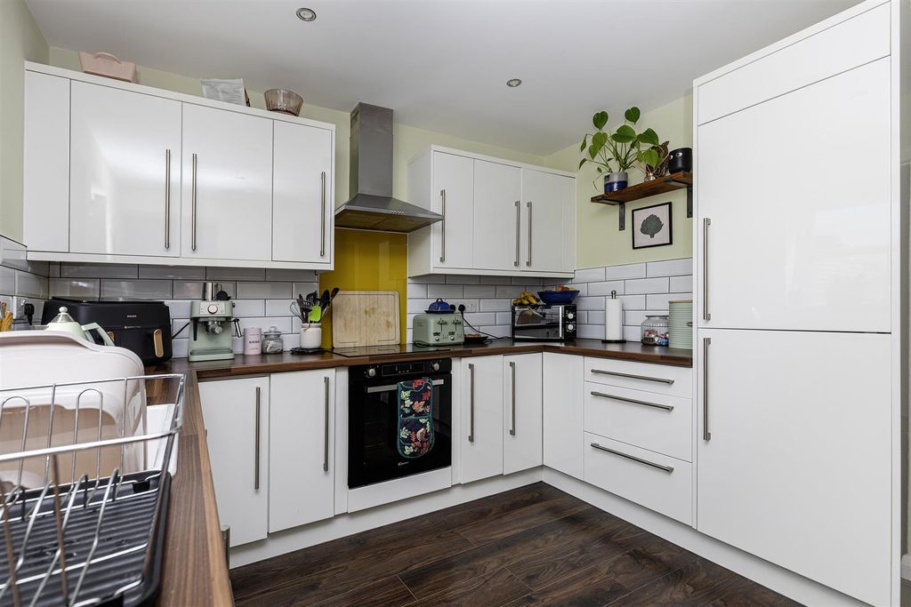 Property photo 3 of 51 Kitchen
