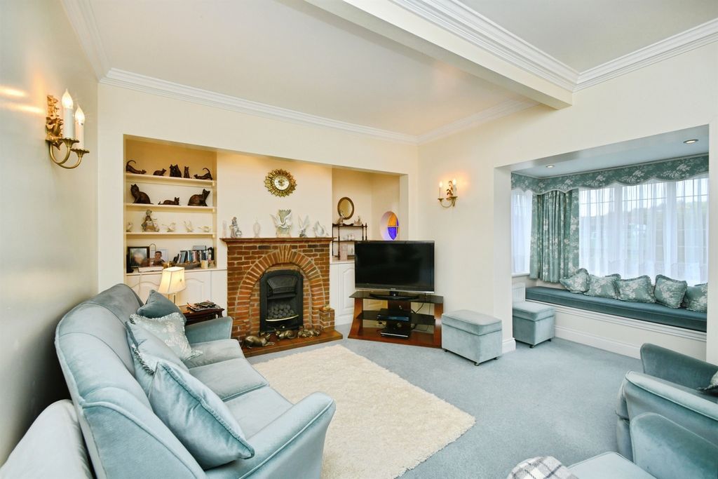 Property photo 2 of 34