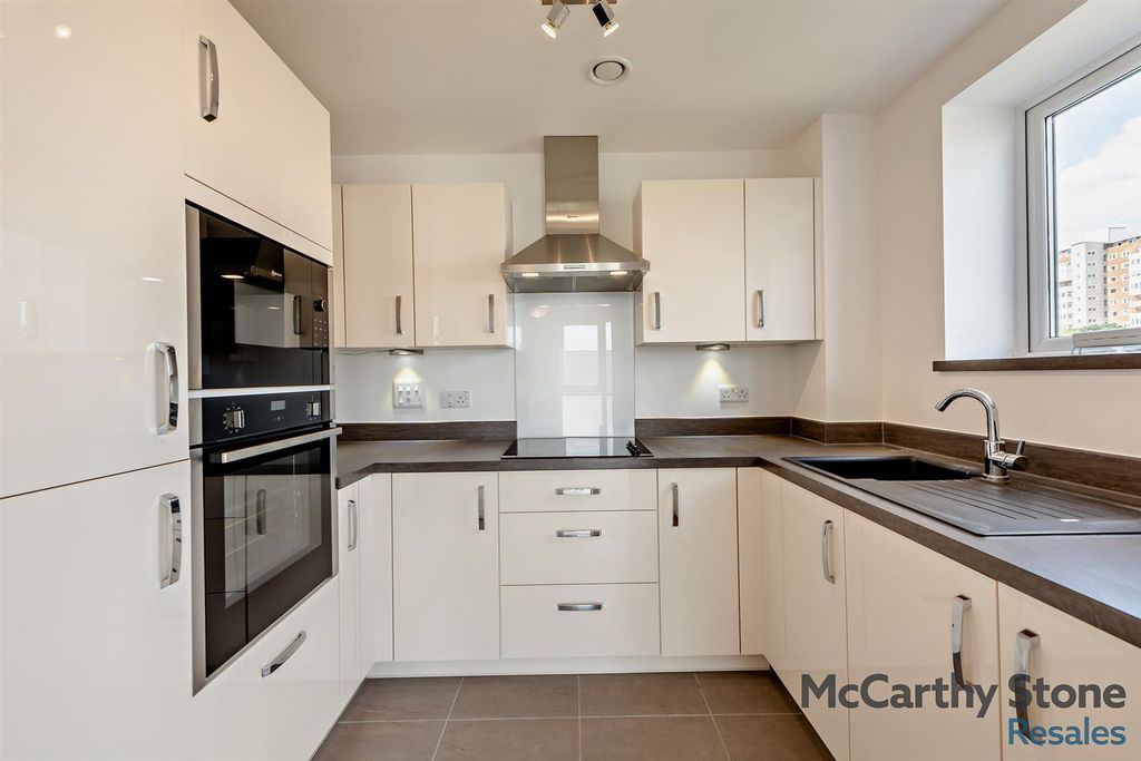 Property photo 2 of 16 8661856-Interior22-800.Jpg