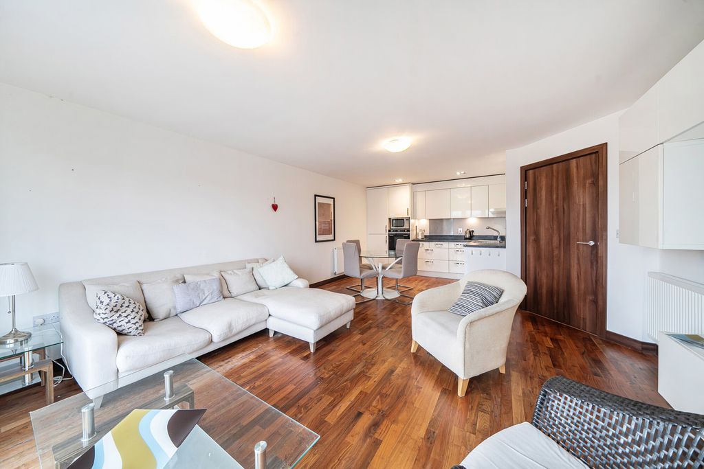 Property photo 3 of 19 1384786-5-6925c4F...