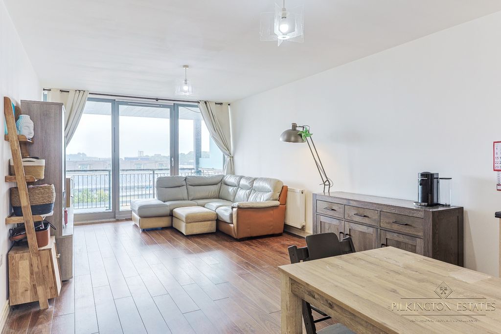 Property photo 3 of 11 4296005