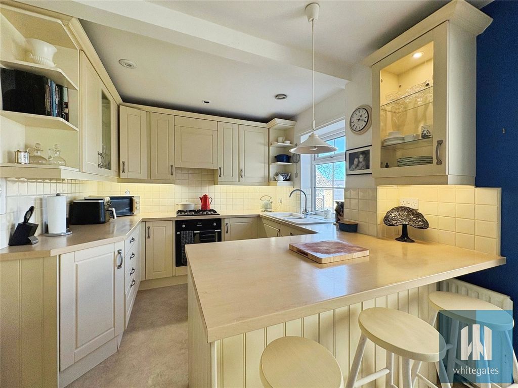 Property photo 2 of 28 Picture No. 24