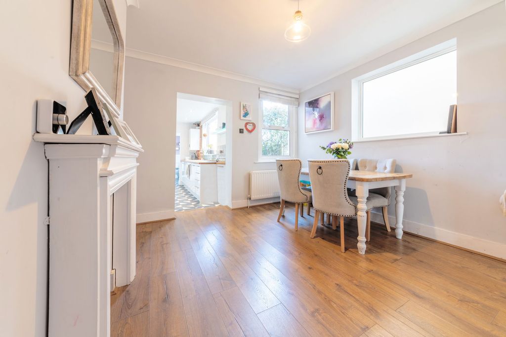 Property photo 3 of 31