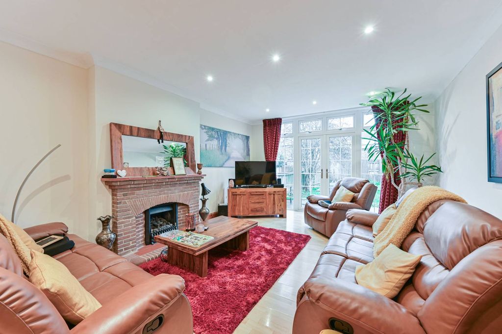 Property photo 3 of 12