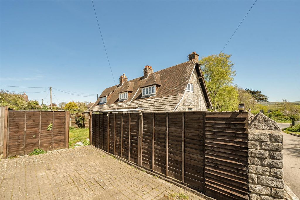 Property photo 2 of 23 1448489-10-69Ea18d5B28E7.Jpg