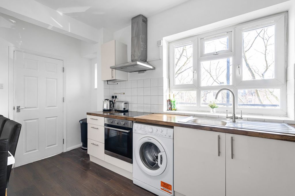 Property photo 3 of 14 Kitchen