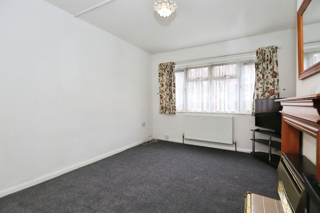 Property photo 3 of 18 Pbox-Img.Jpg