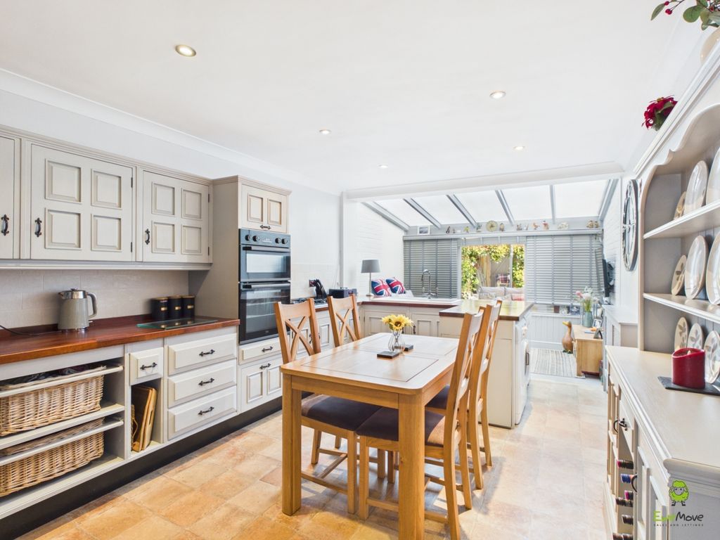 Property photo 3 of 14 Kitchen Diner Presented By James Hillier Of Ewemov