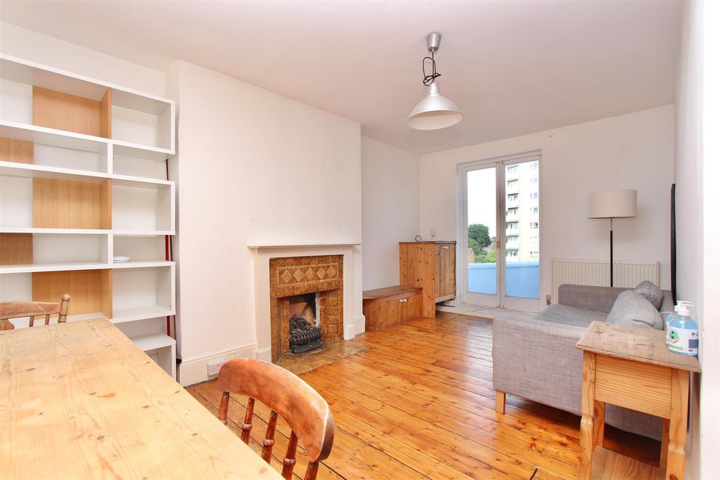 Property photo 1 of 16 Bedford Court, N16