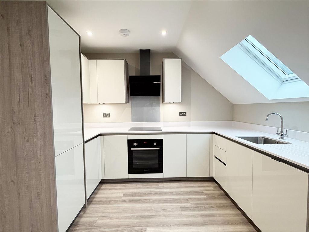 Property photo 2 of 7 Oh Kitchen1