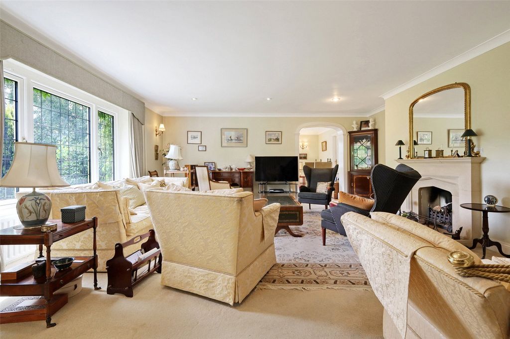 Property photo 3 of 16 Sitting Room