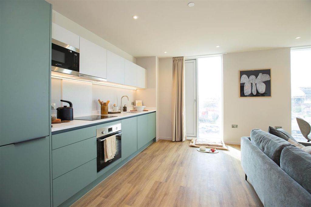 Property photo 3 of 13 2 Bed Kitchen Fair0154.Jpg