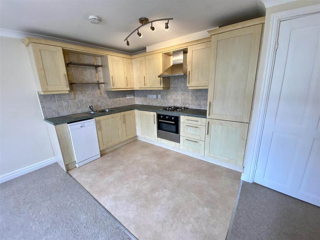 Property photo 3 of 10 Kitchen Area