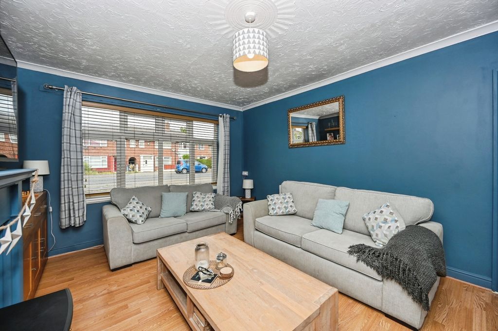 Property photo 3 of 17 Living Room