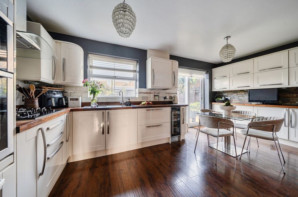 Property photo 2 of 13 1434222869c1c97E1B52F