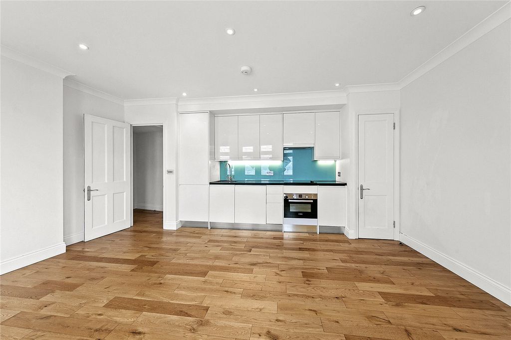 Property photo 2 of 8 Picture No. 19