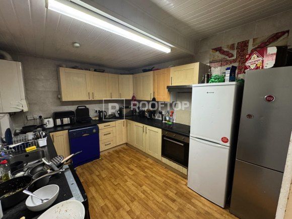 Property photo 2 of 19 8630404.Jpg