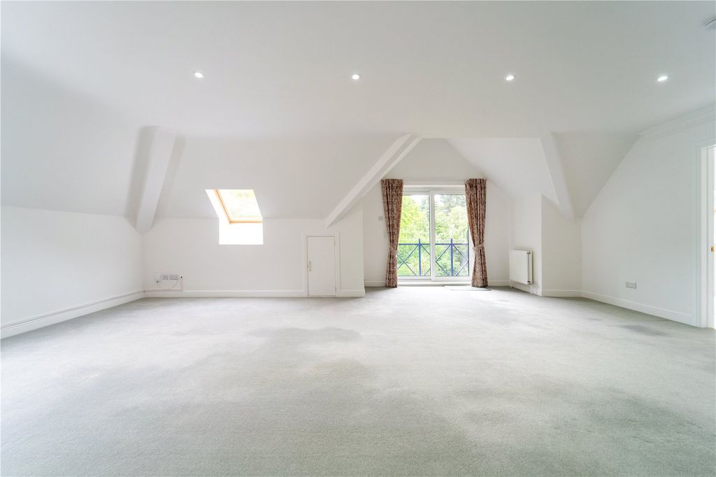 3 bed flat for saleWest Overcliff Drive, Bournemouth BH4 photo 5