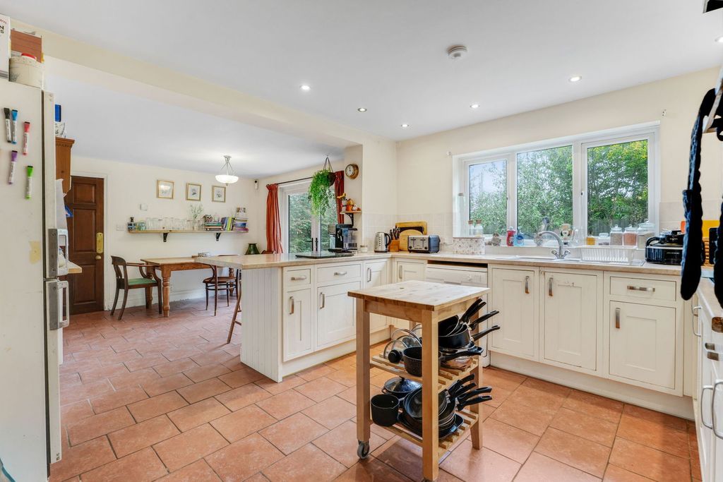 Property photo 3 of 24