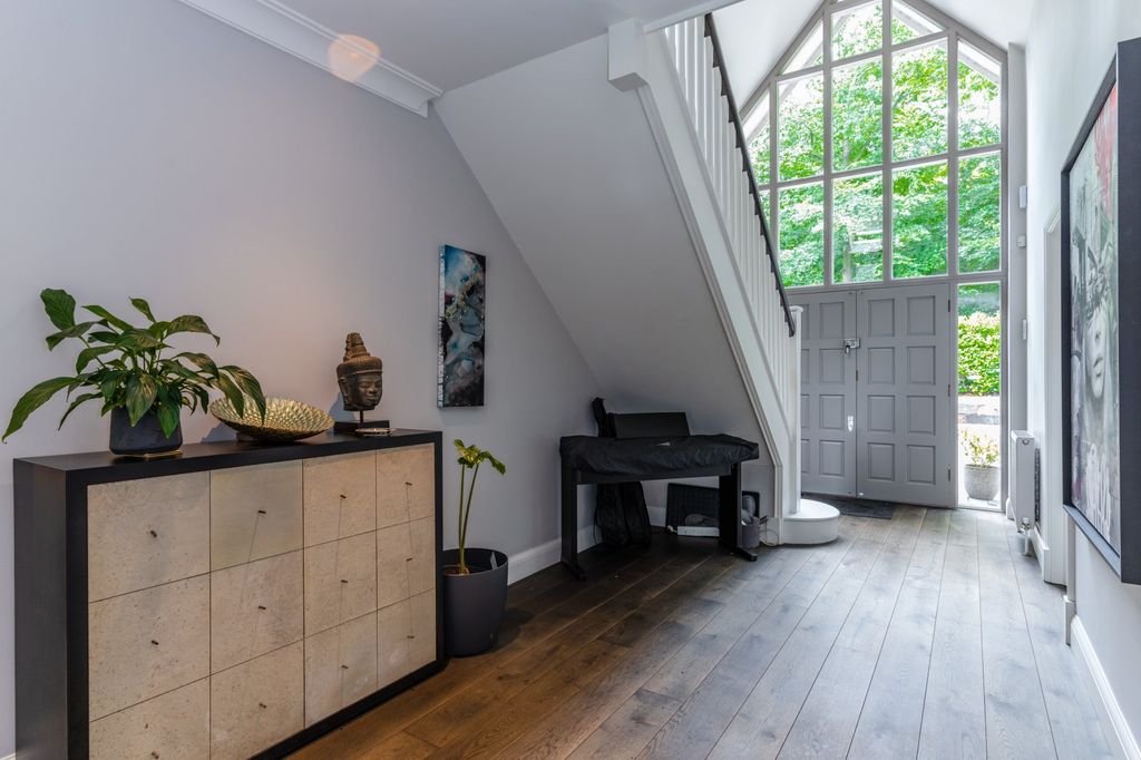 Additional image 6 of 6 bed detached house to rentStoke Common Road, Fulmer, Slough SL3