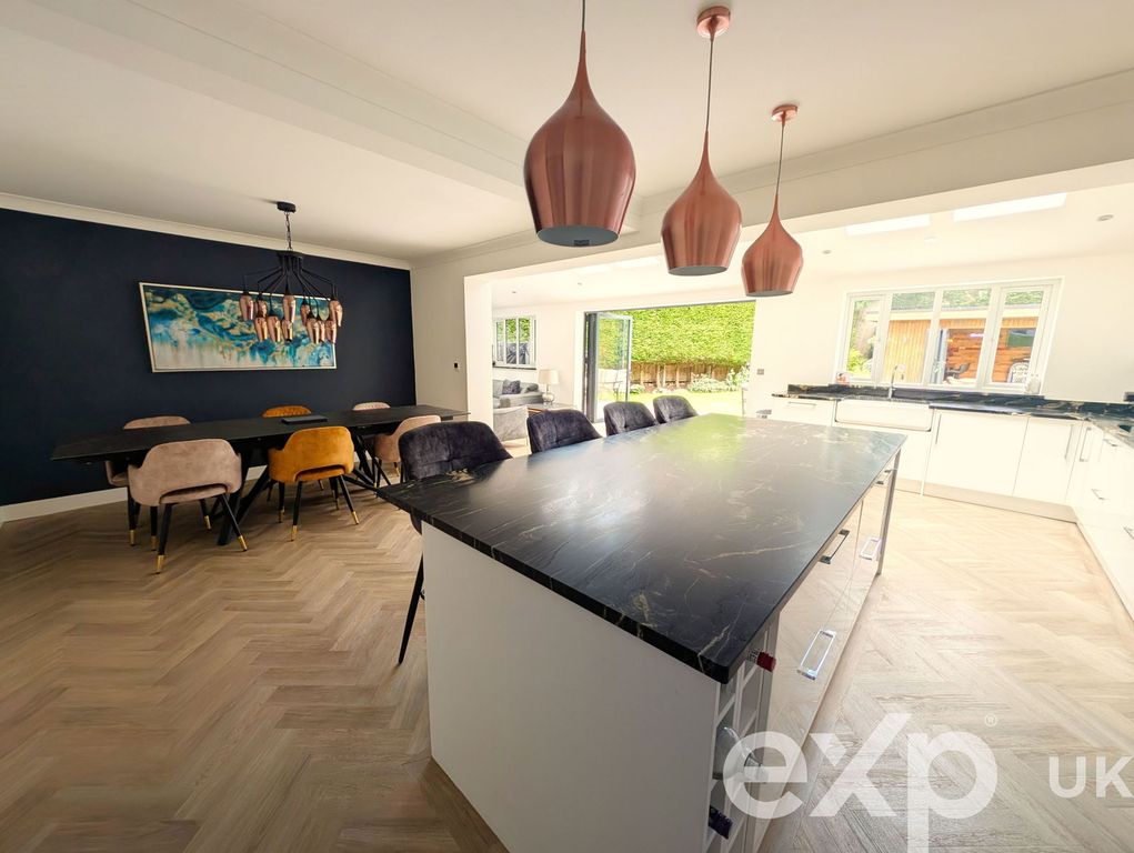 Property photo 3 of 32