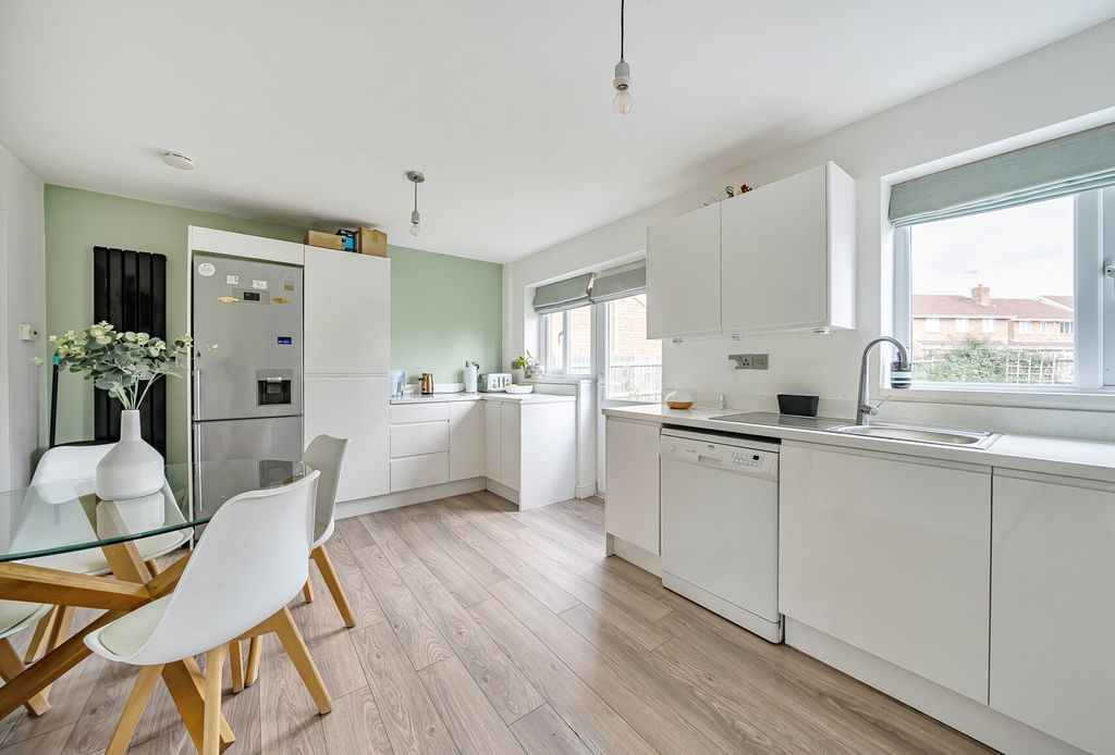 Property photo 3 of 13 1298482-11-68307F...