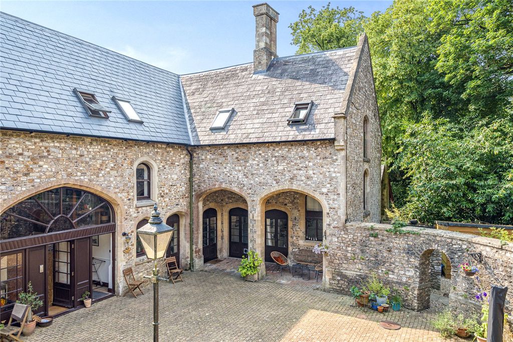 Property photo 1 of 40 Picture No. 04