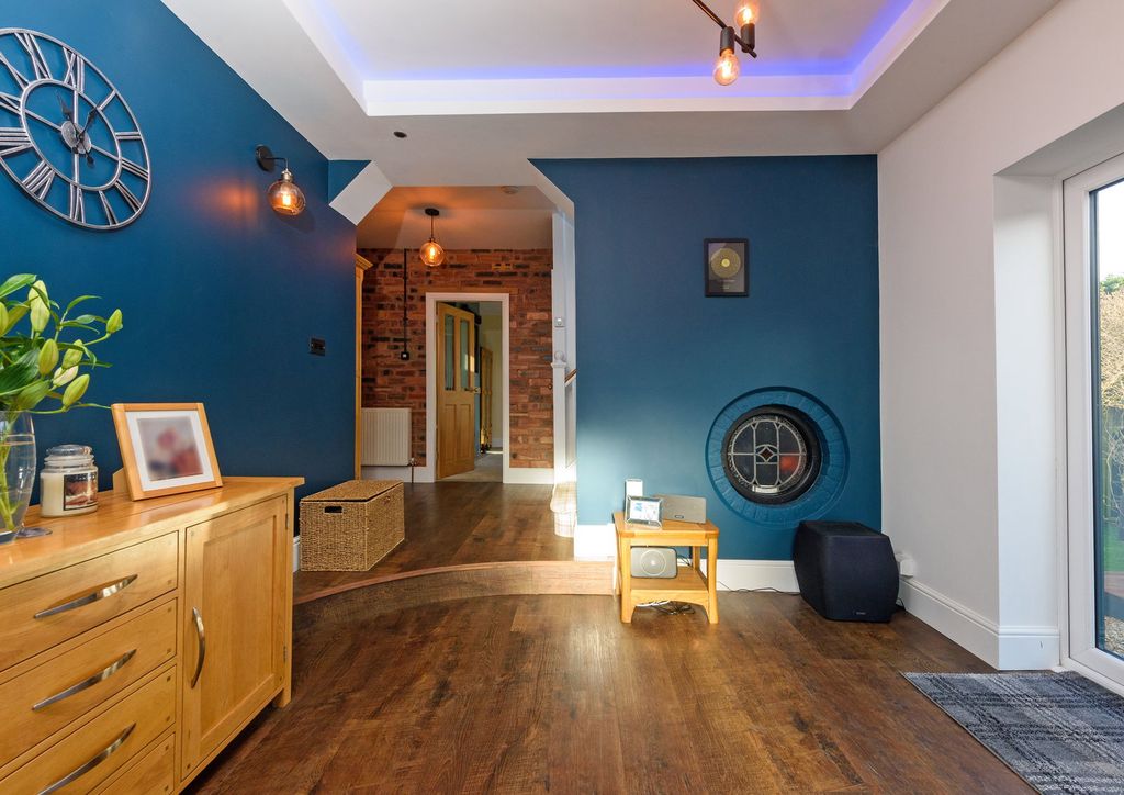 Property photo 3 of 34