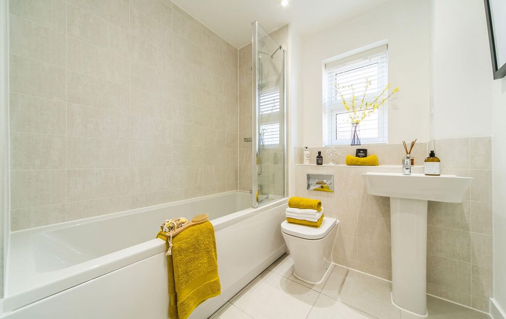 Property photo 3 of 7 Bathroom