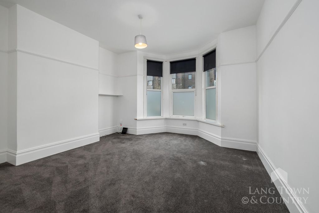 Property photo 2 of 8 Bedroom