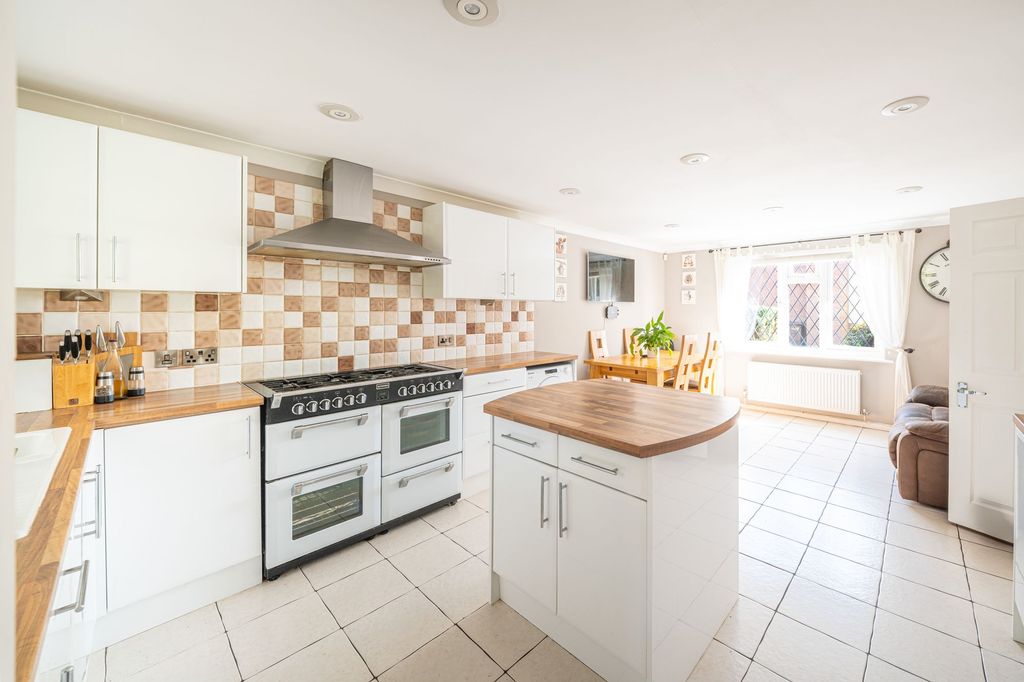 Property photo 2 of 16