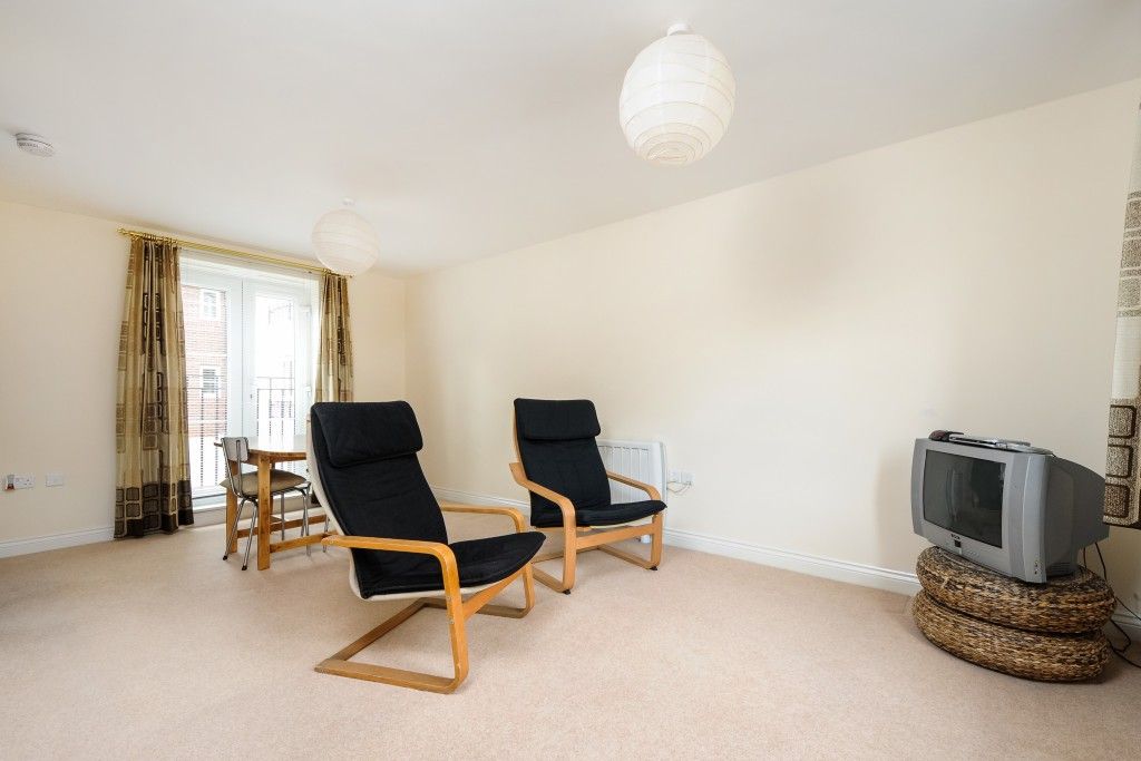 Property photo 3 of 9 Lounge