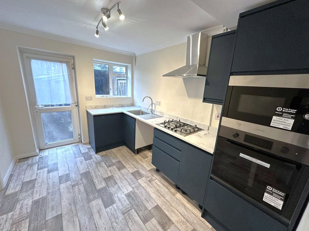 Property photo 1 of 10 Kitchen