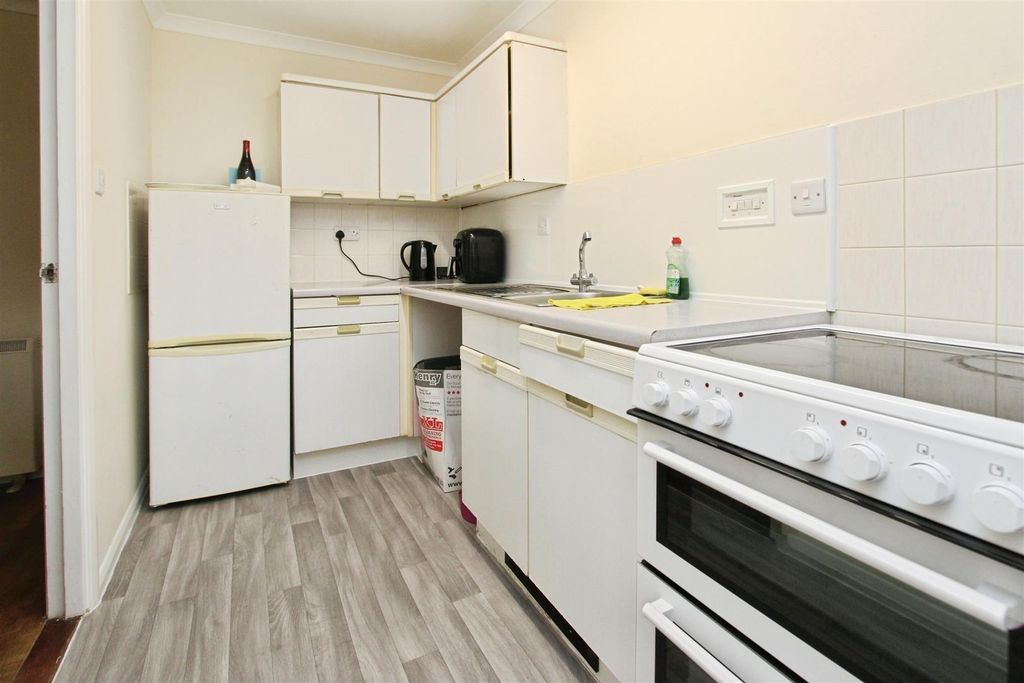 Property photo 3 of 5 Kitchen