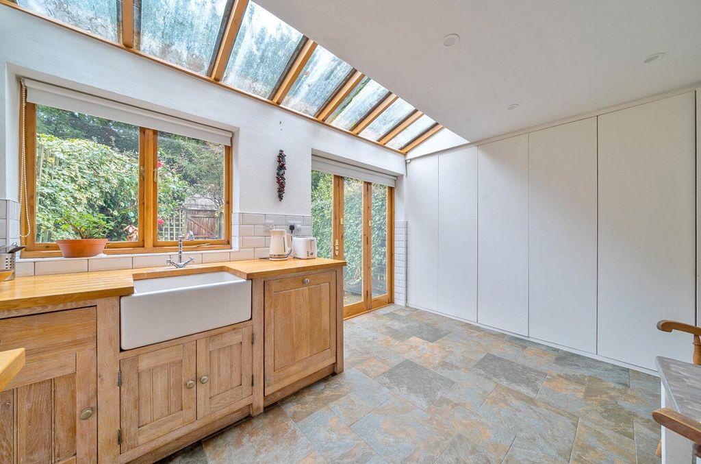 Property photo 2 of 14 Kitchen/Breakfast Rm