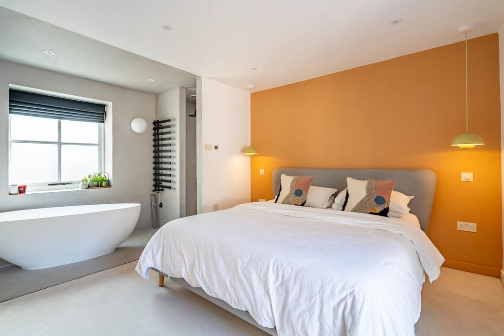 Property photo 2 of 30 Bedroom 1