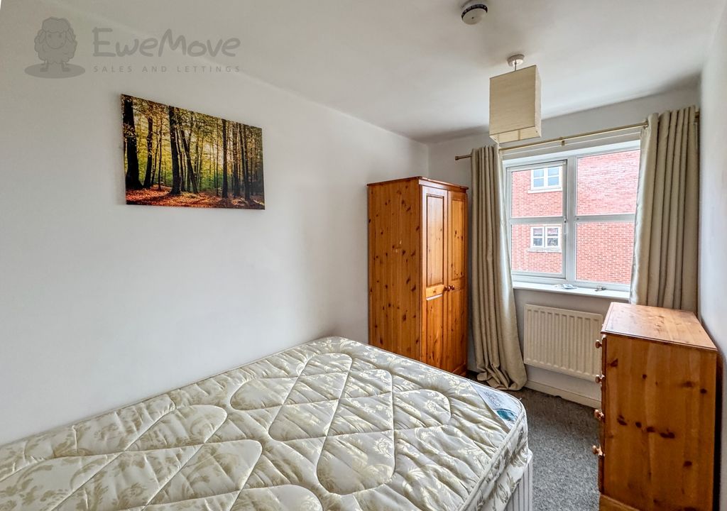 Property photo 1 of 9 Bedroom