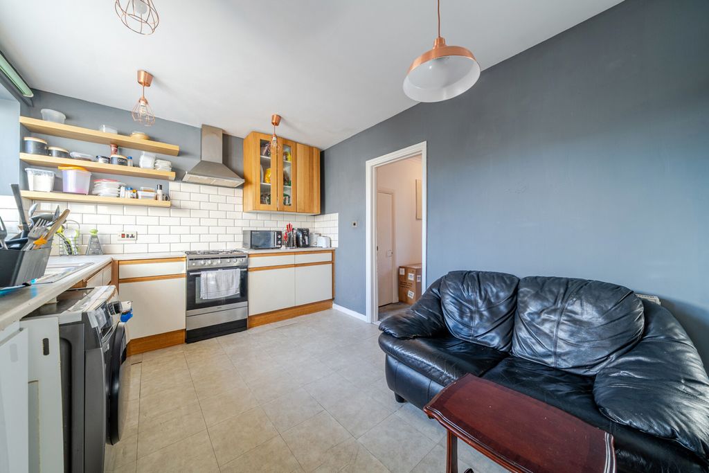 Property photo 3 of 20 Kitchen