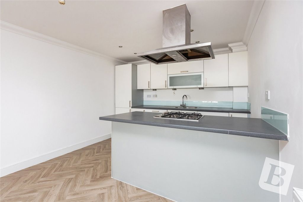 Property photo 2 of 11 Kitchen