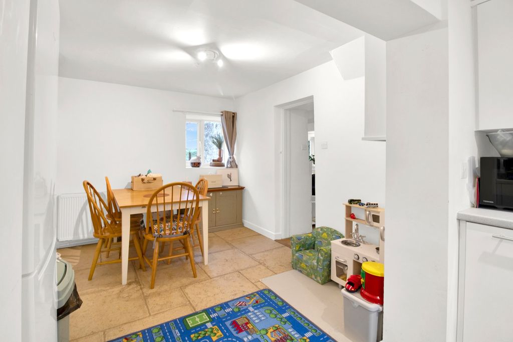 Property photo 3 of 10 Picture No. 23